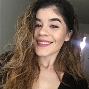 Meet your Posher, Casandra